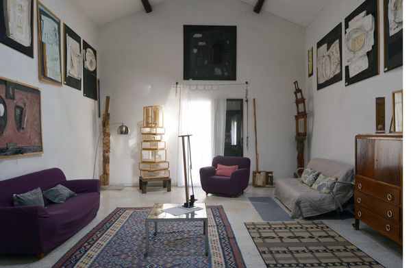 Sutri studio — living room with wall reliefs